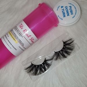 Pill case eyelashes